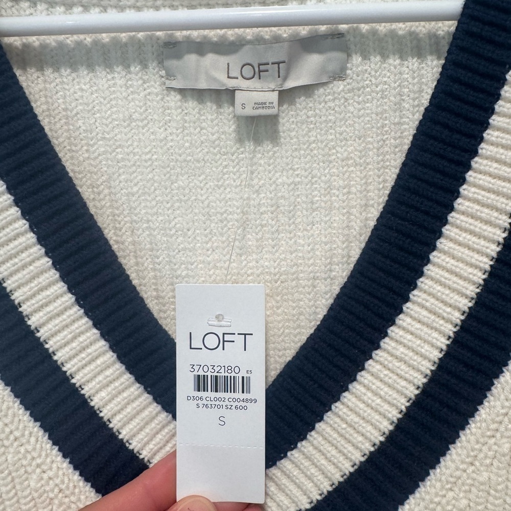 LOFT Women’s Cream and Navy V-Neck Sweater Vest Size Small NWT - Picture 5 of 7